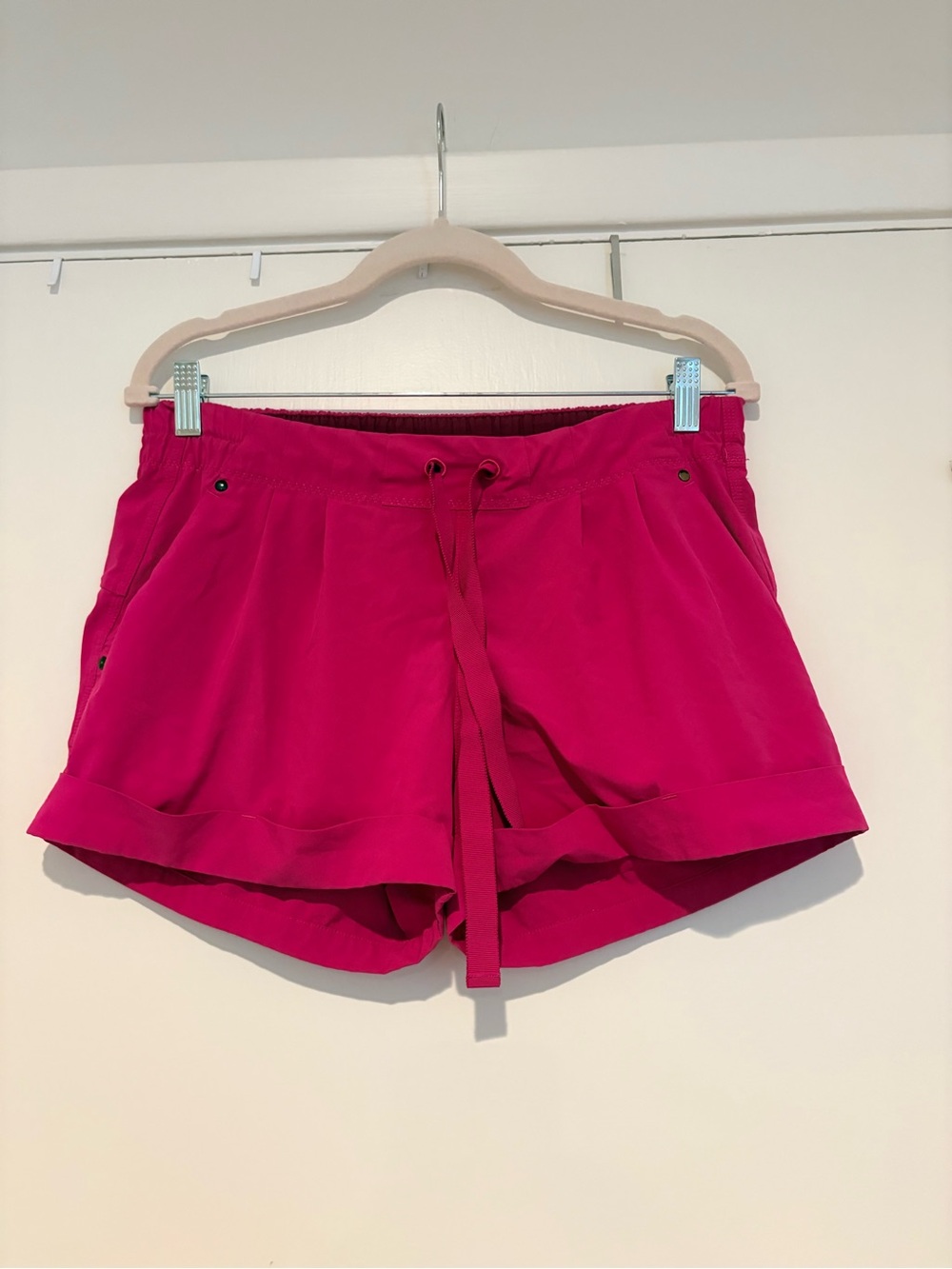 Rare lululemon spring break away shorts in boom juice pink